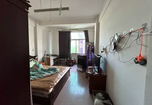 坐落莆田市城廂區(qū)南門(mén)農(nóng)副產(chǎn)品批發(fā)市場(chǎng)28幢B座104號(hào)住宅及柴間的房地產(chǎn)