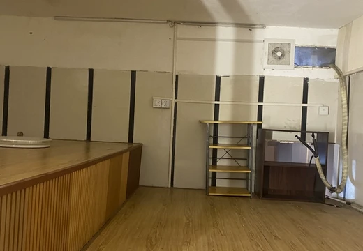 坐落福建省莆田市城廂區(qū)鳳凰山街道南園西路185號(hào)的房地產(chǎn)