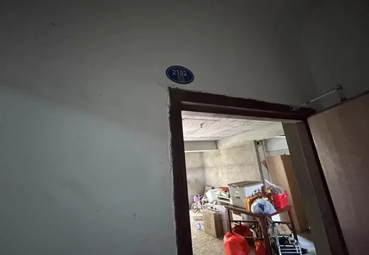 坐落莆田市城廂區(qū)龍橋街道荔城中大道1222號(hào)世紀(jì)豪景1梯2102室的房地產(chǎn)