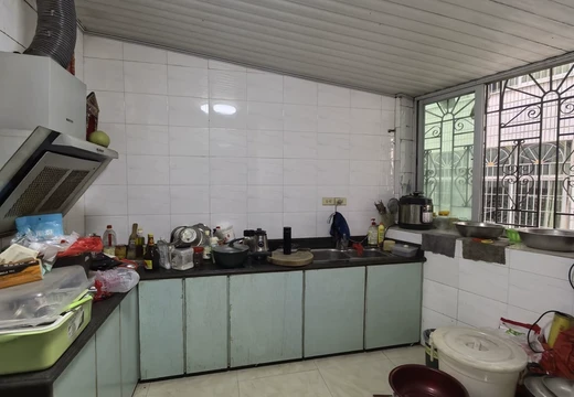 仙游縣鯉城街道南橋社區(qū)龍吟亭路12弄-1號(hào)1梯301的房地產(chǎn)