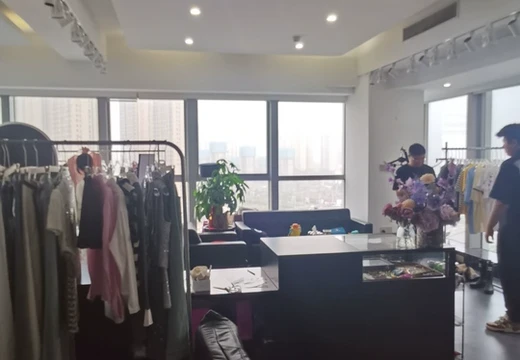 位于福建省莆田市荔城區(qū)鎮(zhèn)海街道荔園東路1688號(hào)正榮財(cái)富中心B區(qū)1號(hào)樓1104室的房地產(chǎn)