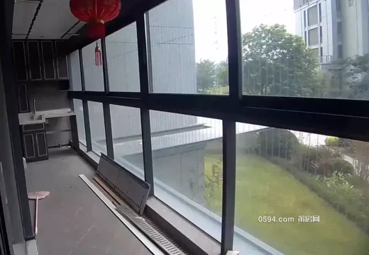 坐落莆田市城廂區(qū)霞林街道團結(jié)路168號蘭溪郡6號樓204室的房地產(chǎn)