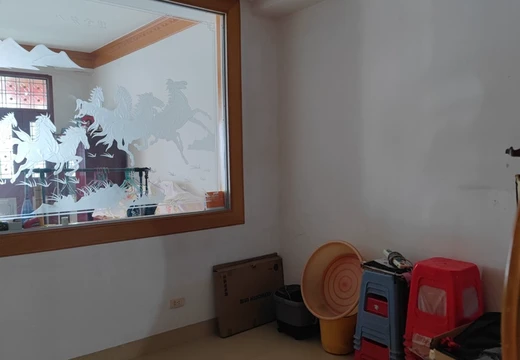 坐落在仙游縣鯉城街道洪橋社區(qū)會仙的4層的房產(chǎn)及相應(yīng)的土地使用權(quán)