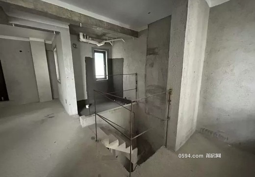 坐落莆田市涵江區(qū)白塘鎮(zhèn)塘鑫街66號璽樾軒6號樓905室的房地產