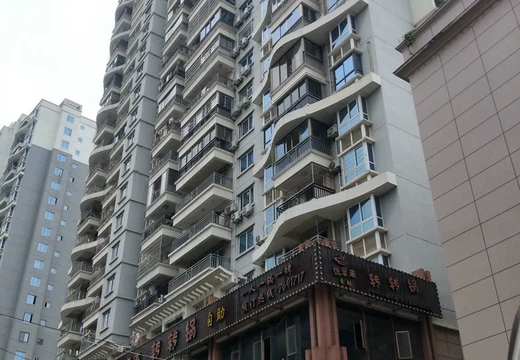 坐落仙游縣楓亭鎮(zhèn)霞街社區(qū)（濱江步行街）D1幢店鋪102的房產(chǎn)及相應(yīng)的土地使用權(quán)