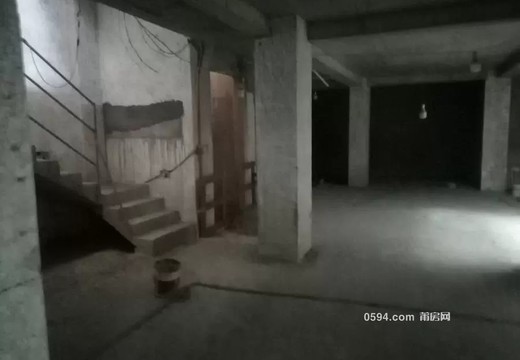 坐落莆田市城廂區(qū)龍橋街道荔城中大道569號駿歐龍盤11號樓106室、B區(qū)地下一層129室的房地產(chǎn)