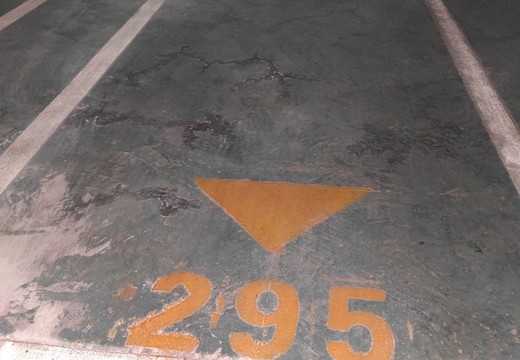 坐落在仙游縣鯉城街道學(xué)府東路1588號地下室地下1層車位（詳見清單1）