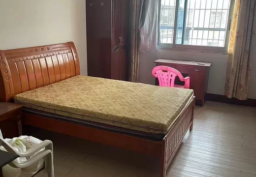 位于仙游縣鯉城街道洪橋社區(qū)公園街419-421號(hào)4層套房的房產(chǎn)及相應(yīng)的土地使用權(quán)。