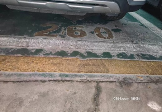 坐落在仙游縣鯉城街道學(xué)府東路1588號(hào)地下室地下1層車(chē)位（詳見(jiàn)清單1）。