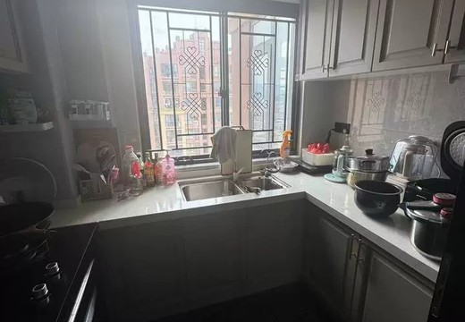 仙游縣郊尾鎮(zhèn)郊尾社區(qū)居委會(huì)朝陽街303號(hào)2號(hào)樓1梯位2401室的房地產(chǎn)