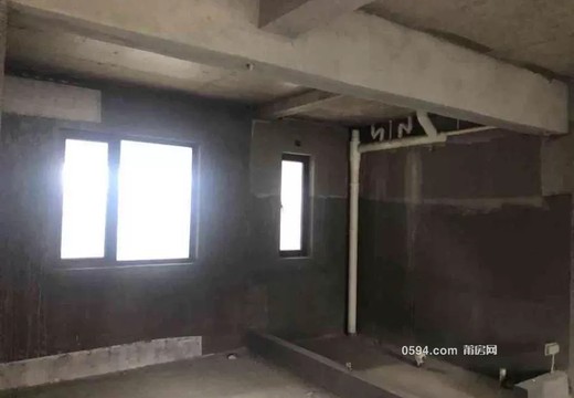 莆田市涵江區(qū)國歡鎮(zhèn)六一西路2599號云圖公館5號樓2梯1703室房地產及地下一層402號車位