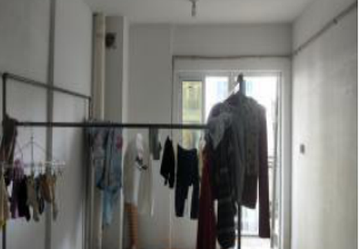 仙游縣楓亭鎮(zhèn)霞街社區(qū)（濱江步行街）D2號樓302室住宅的房產(chǎn)及相應(yīng)的土地使用權(quán)