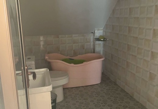 福建省莆田市荔城區(qū)黃石鎮(zhèn)萬好街1089號藝境天下28號樓1梯2201室的不動產【產權證號：閩（2024）莆田市不動產權第LC005888號，第LC005889號