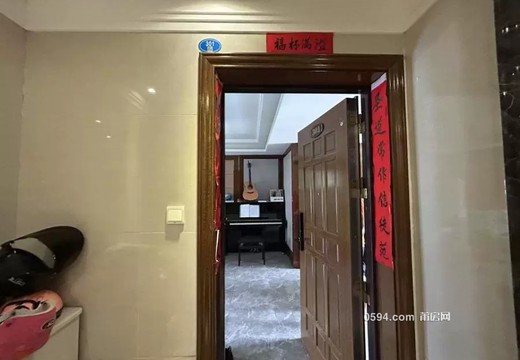 坐落莆田市城廂區(qū)龍橋街道溪北路555號恒大御景半島23號樓1梯301室的房地產(chǎn)