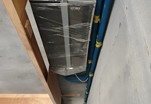 坐落在仙游縣鯉南鎮(zhèn)仙安社區(qū)居委會(huì)八二五南街568號(hào)3號(hào)樓1701室的房產(chǎn)及相應(yīng)的土地使用權(quán)