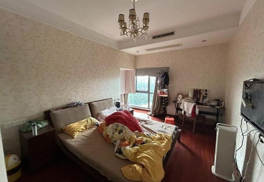 坐落莆田市城廂區(qū)龍橋街道萬輝社區(qū)居民委員會荔城北大道1999號萬輝世紀(jì)城19號樓2501室的房地產(chǎn)