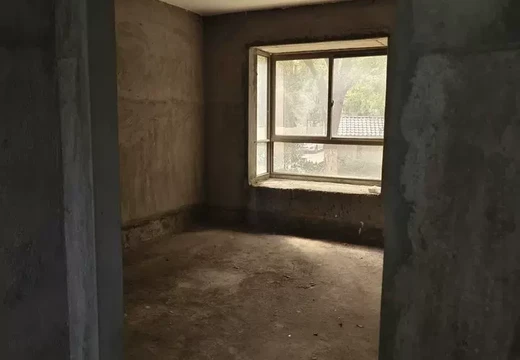 坐落在仙游縣鯉南鎮(zhèn)玉田街1299號(hào)15號(hào)樓1梯101室的房產(chǎn)及相應(yīng)的土地使用權(quán)