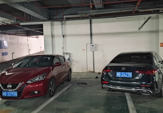 坐落在仙游縣鯉城街道學(xué)府東路1588號地下室地下1層車位（詳見清單1）