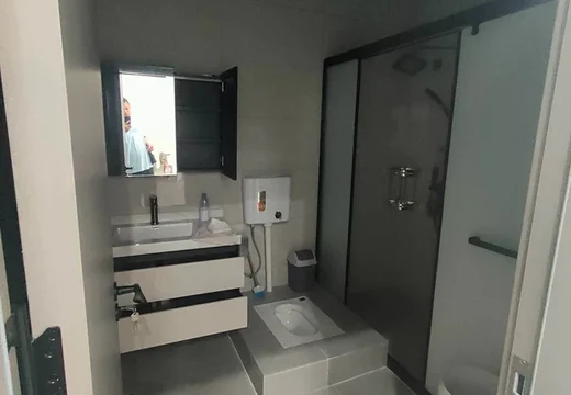 仙游縣榜頭鎮(zhèn)溪尾村工藝路613號1層、3層、5層的房產(chǎn)及相應(yīng)的土地使用權(quán)