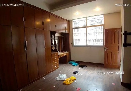 莆田市城廂區(qū)鳳辦新塘居委會鳳凰小區(qū)20號302、402房號及柴間的房地產(chǎn)