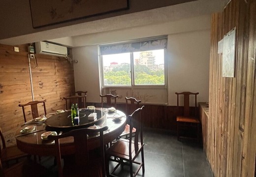 仙游縣郊尾鎮(zhèn)郊尾社區(qū)居委會(huì)郊尾周88號1梯位202室的房產(chǎn)及相應(yīng)的土地使用權(quán)