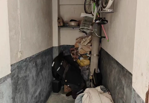 仙游縣鯉南鎮(zhèn)柳坑社區(qū)虎嘯73號6層601室的房產(chǎn)及相應(yīng)的土地使用權(quán)