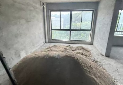 坐落在仙游縣鯉城街道城內(nèi)社區(qū)居委會(huì)學(xué)府東路1588號(hào)1號(hào)樓403室的房產(chǎn)及相應(yīng)的土地使用權(quán)