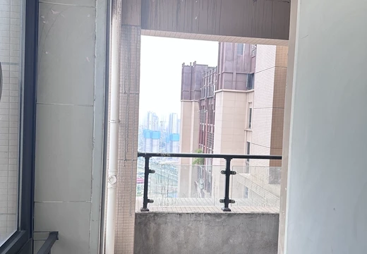 位于莆田市荔城區(qū)鎮(zhèn)海街道天妃路2066號正榮潤城11號1梯3001室的房產(chǎn)及相應(yīng)的土地使用權(quán)