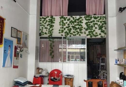 坐落仙游縣楓亭鎮(zhèn)霞街社區(qū)（濱江步行街）的房產(chǎn)及相應(yīng)的土地使用權(quán)