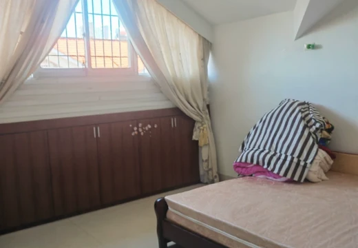 仙游縣鯉城街道洪橋社區(qū)晟隆小區(qū)B幢第7層702室及無產(chǎn)權(quán)面積閣樓層的房產(chǎn)及相應(yīng)的土地使用權(quán)