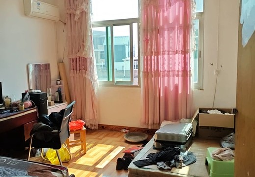 坐落在仙游縣榜頭鎮(zhèn)下明社區(qū)新仙榜路邊1-5層的房產及相應的土地使用權