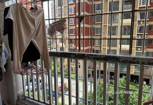 莆田市荔城區(qū)西天尾鎮(zhèn)溪白路558號九華幸福苑5號樓1梯403室的房地產(chǎn)