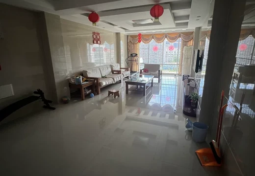 福建省莆田市仙游縣鯉南鎮(zhèn)興仙西路109弄1號(hào)1梯702室、702悶頂?shù)牟粍?dòng)產(chǎn)