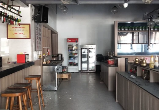 坐落仙游縣楓亭鎮(zhèn)霞街社區(qū)（濱江步行街）D1幢店鋪117的房產(chǎn)及相應的土地使用權