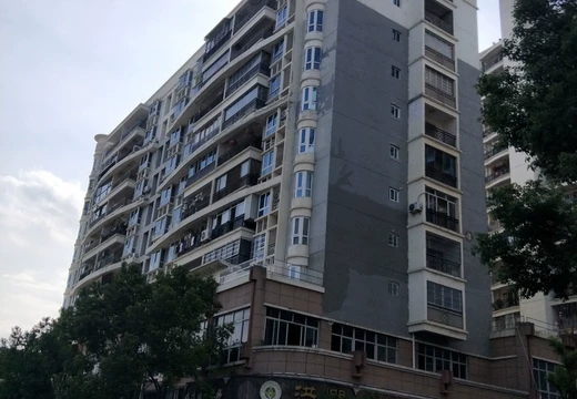 坐落仙游縣楓亭鎮(zhèn)霞街社區(qū)（濱江步行街）D3幢店鋪106的房產(chǎn)及相應(yīng)的土地使用權(quán)