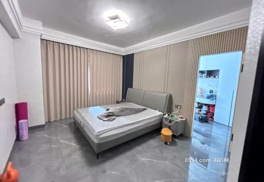 福建省莆田市荔城區(qū)荔城北大道3399號榮華書苑7號樓1梯202室的房地產(chǎn)