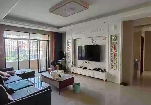 位于仙游縣鯉南鎮(zhèn)橫塘村體育南路(東）399號2號樓701室的房產(chǎn)及相應的土地使用權(quán)。（世和御景）