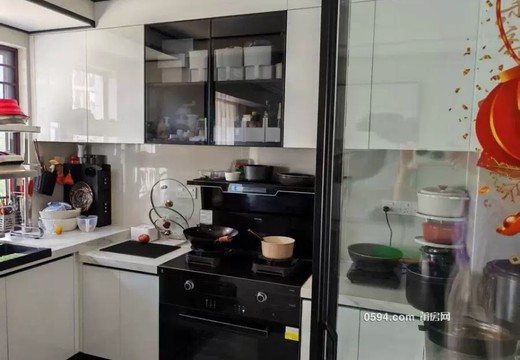 坐落在仙游縣鯉城街道清源東路1399號(hào)12號(hào)樓503室的房產(chǎn)及相應(yīng)的土地使用權(quán)