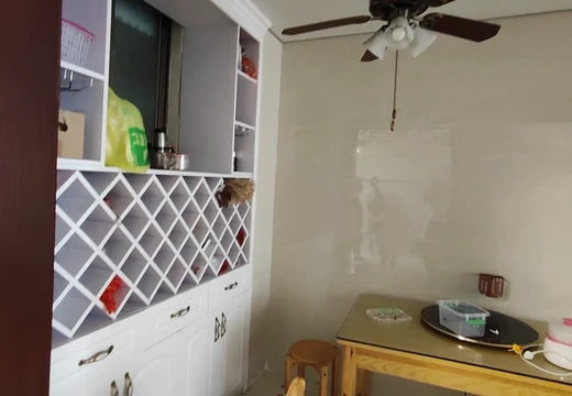 坐落在仙游縣鯉城街道南橋社區(qū)鯉東路322號301室的房產(chǎn)及相應(yīng)的土地使用權(quán)