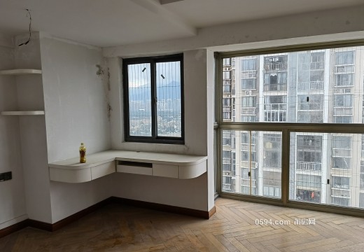 莆田市荔城區(qū)拱辰街道延壽北街766號(hào)天通泰·家苑6號(hào)樓1606室的房地產(chǎn)