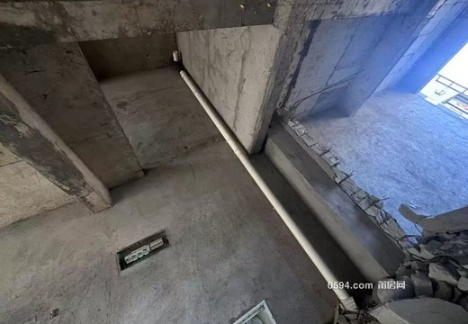 坐落在仙游縣鯉南鎮(zhèn)城南片區(qū)88號(hào)（名門(mén)八十八號(hào)）23#1507的房產(chǎn)及相應(yīng)的土地使用權(quán)