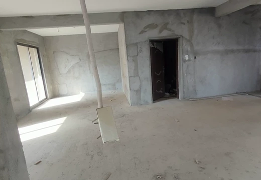 坐落在仙游縣鯉南鎮(zhèn)玉田街888號7#樓1梯位2201室的房產(chǎn)及相應的土地使用權(quán)