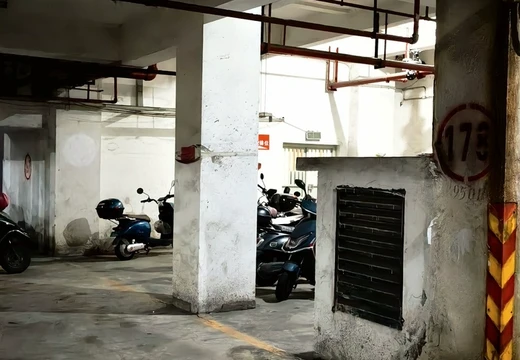 莆田市城廂區(qū)龍橋辦龍橋居委會(huì)后山西路84號1#車位178的房地產(chǎn)