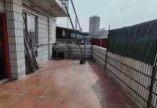 位于在仙游縣鯉城鎮(zhèn)洪橋街愛曉巷30號(hào)的房產(chǎn)及相應(yīng)的土地使用權(quán)