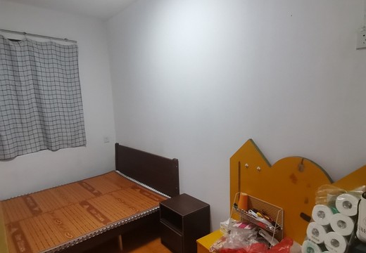 仙游縣洪橋社區(qū)解放西路262號501室的房產(chǎn)及相應(yīng)的土地使用權(quán)（實際門牌130號7梯513室）。