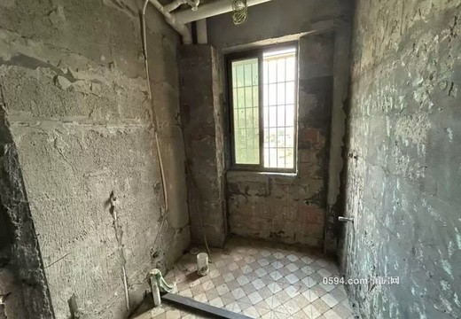 坐落莆田市涵江區(qū)涵東街道塔橋街268號(hào)1號(hào)樓1梯901室的房地產(chǎn)