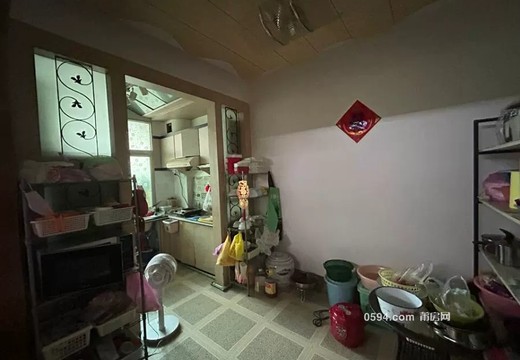 坐落莆田市荔城區(qū)長壽居委會(huì)梅園路東段1幢109室住宅及柴間的房地產(chǎn)