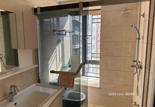 莆田市城廂區(qū)鳳凰山街道荔城南大道899號名邦豪苑7號樓1701室的房地產(chǎn)