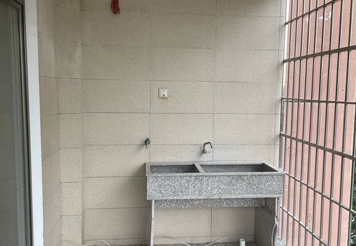 福建省莆田市涵江區(qū)涵西街道延寧社區(qū)東埕尾168號1號樓1梯402室房地產(chǎn)