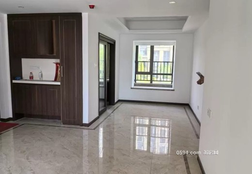 莆田市城廂區(qū)霞林街道團結(jié)路1033號紫闕臺9號樓1梯201室的房地產(chǎn)